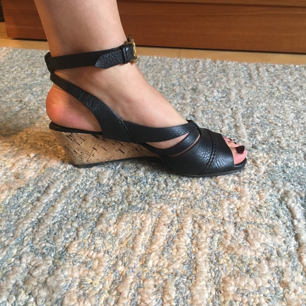 Chloe Wedges - Picture 2 of 7